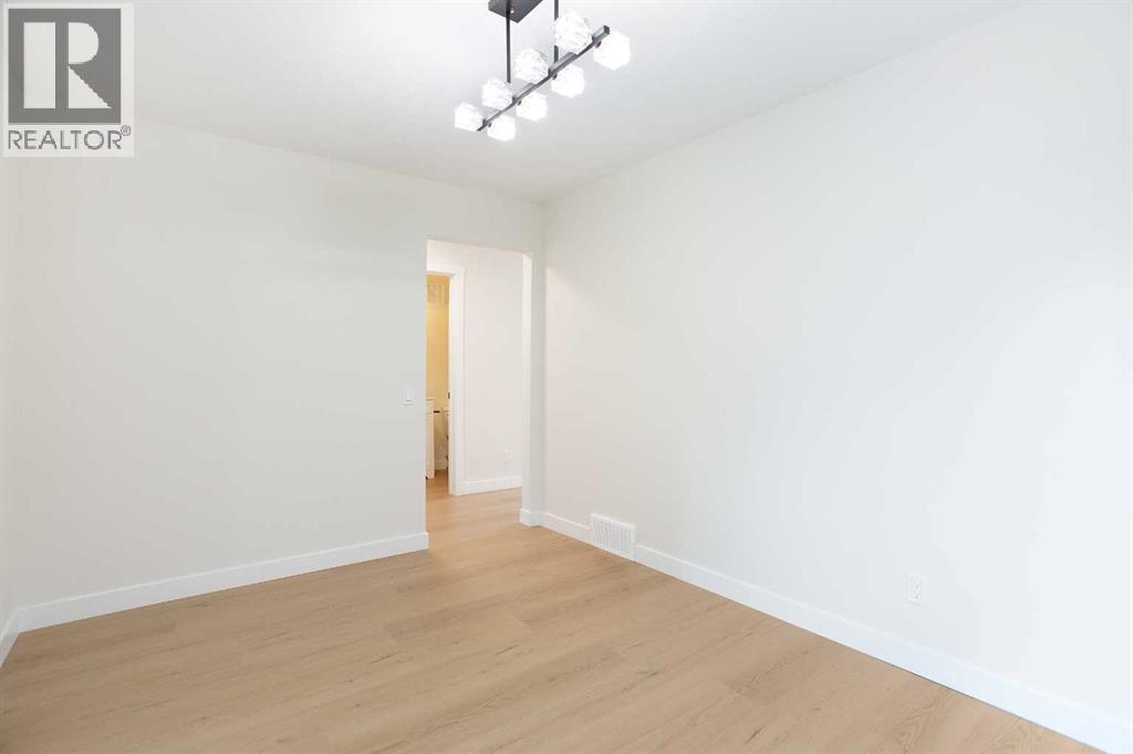 24 Hawkwood Crescent Nw, Calgary, Alberta  T3G 1X5 - Photo 6 - A2272177