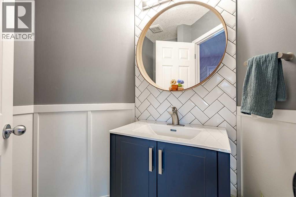 42 Bridlecrest Gardens Sw, Calgary, Alberta  T2Y 4Y4 - Photo 4 - A2278786