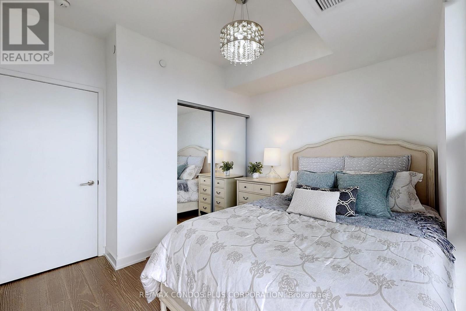 5406 - 11 Wellesley Street W, Toronto, Ontario  M4Y 0G4 - Photo 17 - C12701240