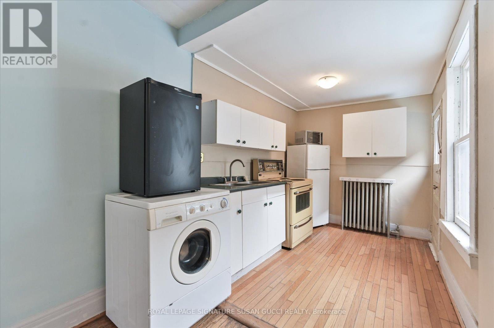 9 Everett Crescent, Toronto, Ontario  M4C 4P3 - Photo 11 - E12701236