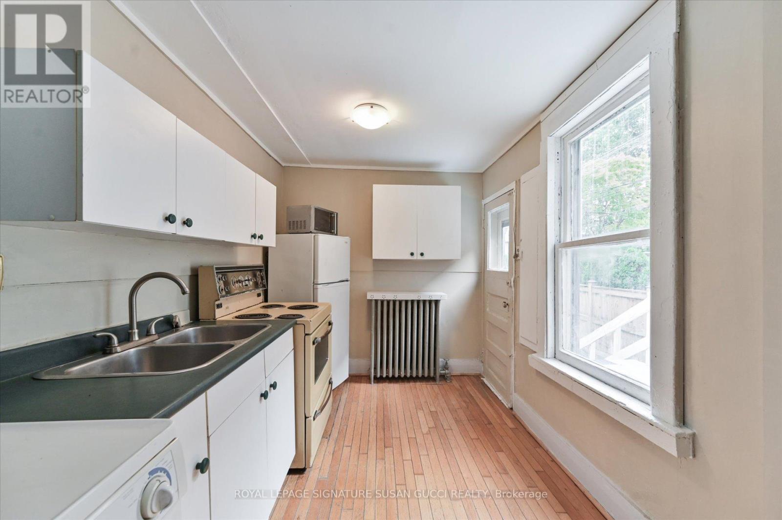 9 Everett Crescent, Toronto, Ontario  M4C 4P3 - Photo 13 - E12701236