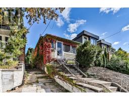 9 EVERETT CRESCENT, Toronto, Ontario