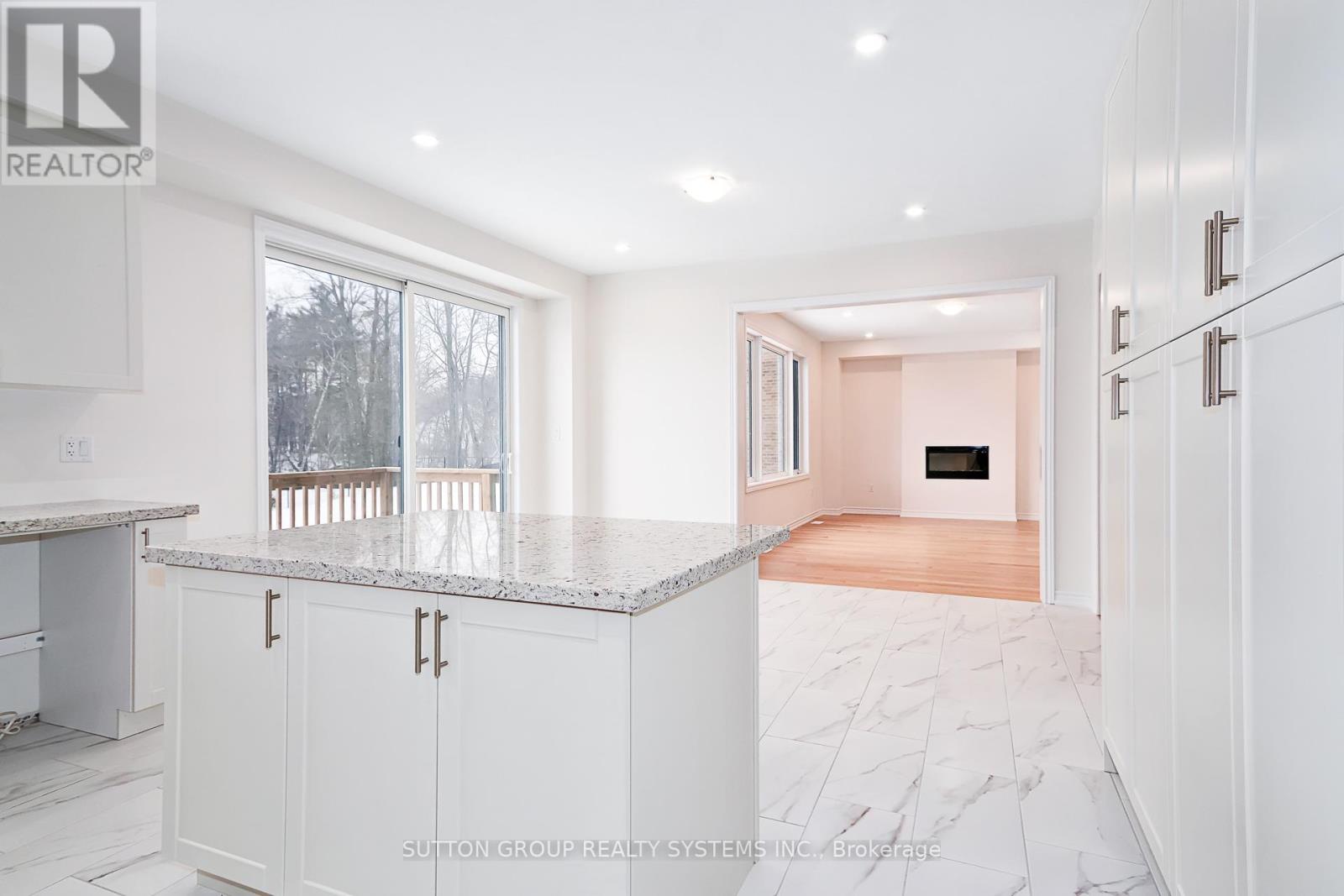 176 Roseanne Circle, Wasaga Beach, Ontario  L9Z 0N1 - Photo 8 - S12701112