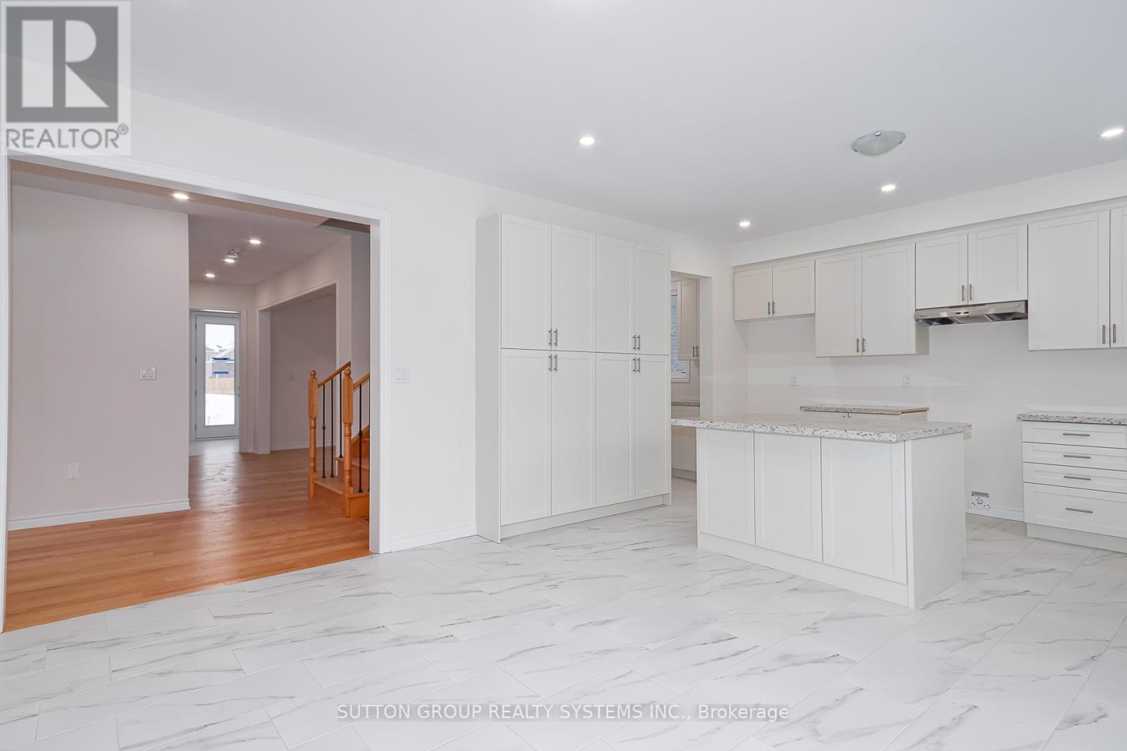 176 Roseanne Circle, Wasaga Beach, Ontario  L9Z 0N1 - Photo 2 - S12701112