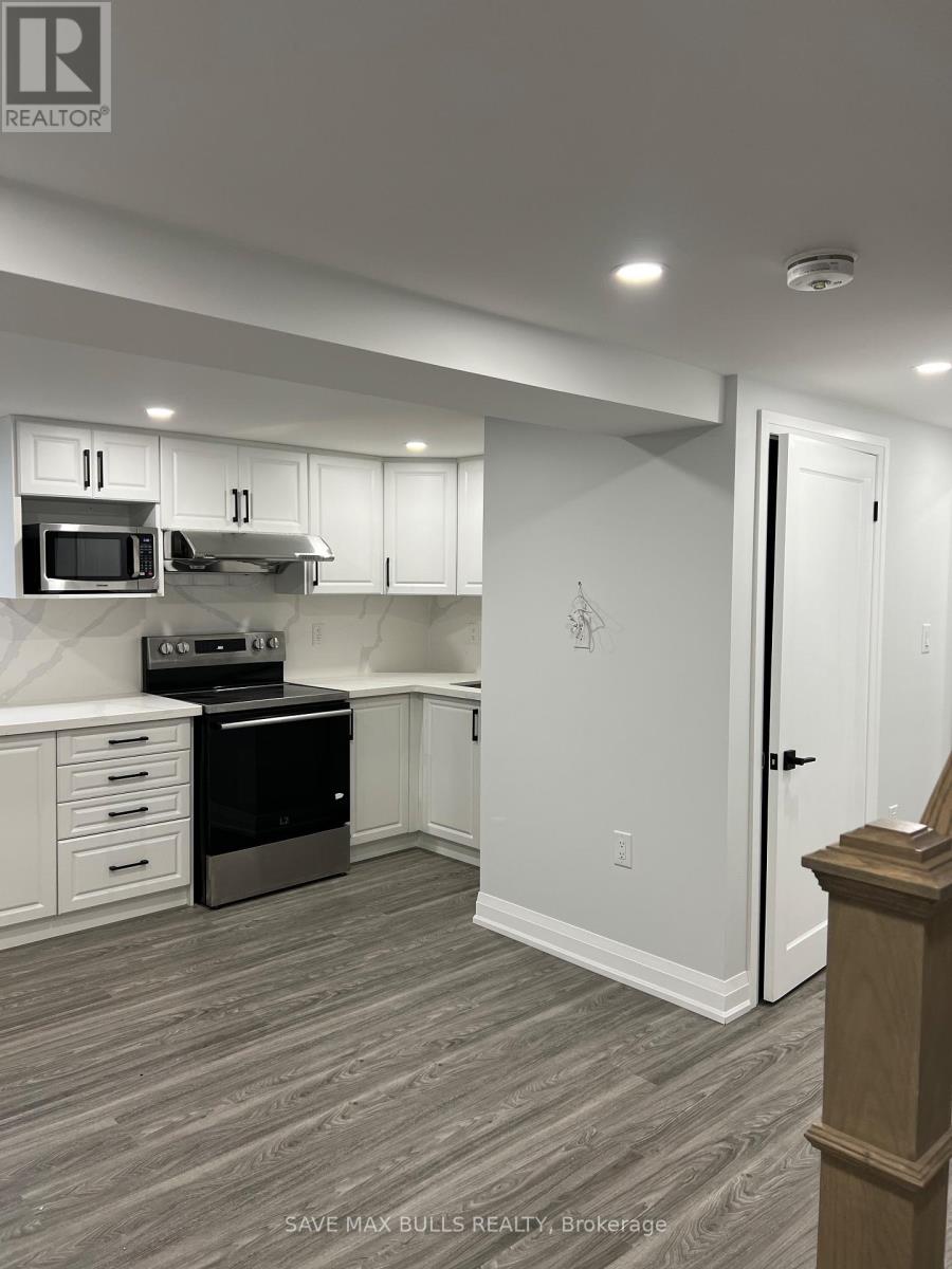 15 Golden Gate Drive, Brampton, Ontario  L6S 2K4 - Photo 5 - W12700124