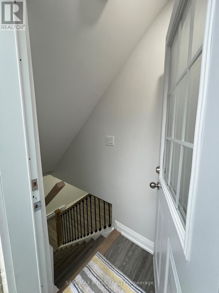 15 Golden Gate Drive, Brampton, Ontario  L6S 2K4 - Photo 2 - W12700124