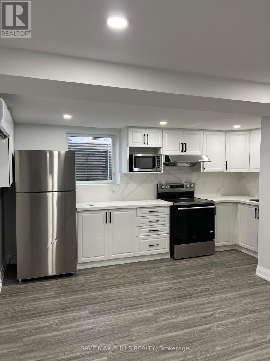 15 Golden Gate Drive, Brampton, Ontario  L6S 2K4 - Photo 6 - W12700124