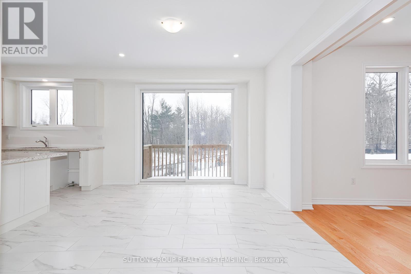 176 Roseanne Circle, Wasaga Beach, Ontario  L9Z 0N1 - Photo 7 - S12701112