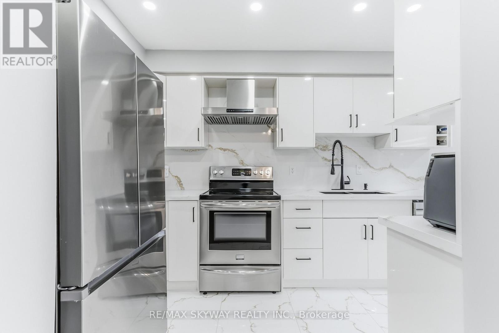 3 - 2 Clay Brick Court Nw, Brampton, Ontario  L6V 4M1 - Photo 20 - W12701210