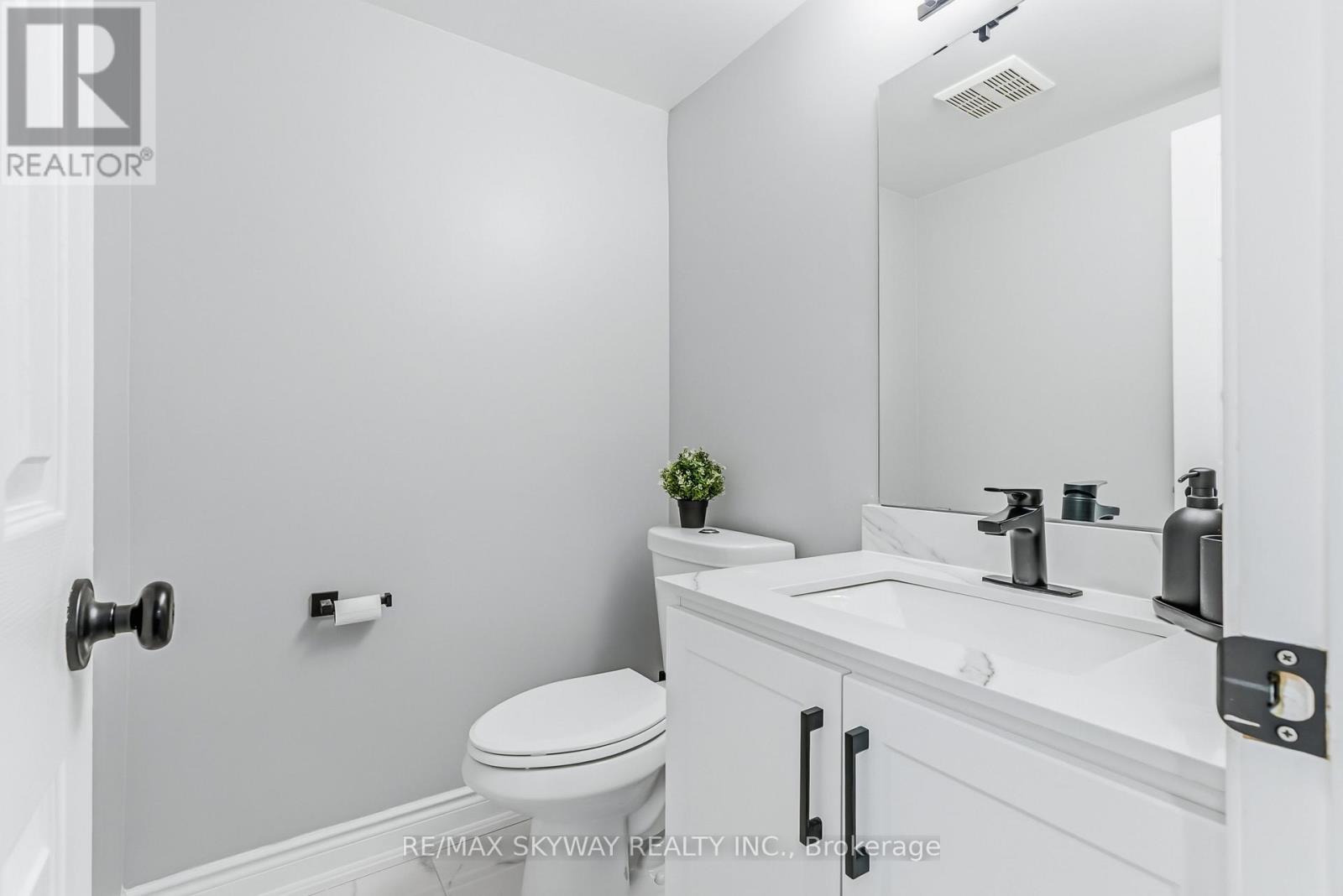 3 - 2 Clay Brick Court Nw, Brampton, Ontario  L6V 4M1 - Photo 23 - W12701210