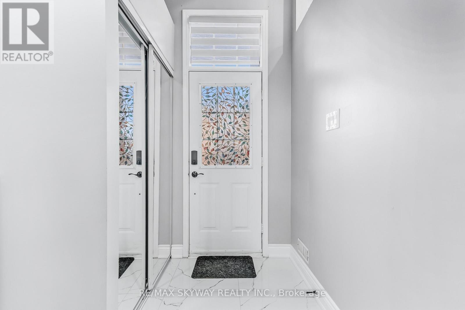 3 - 2 Clay Brick Court Nw, Brampton, Ontario  L6V 4M1 - Photo 8 - W12701210