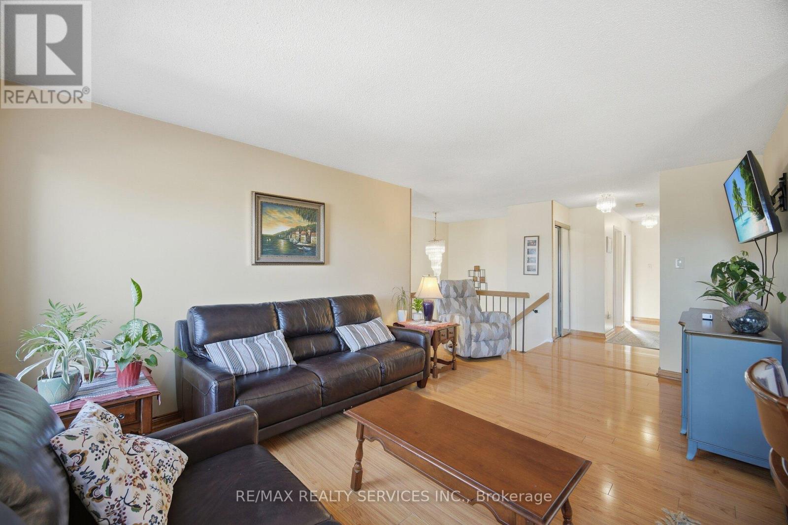 18 Myna Court, Brampton, Ontario  L6S 4H8 - Photo 13 - W12701224