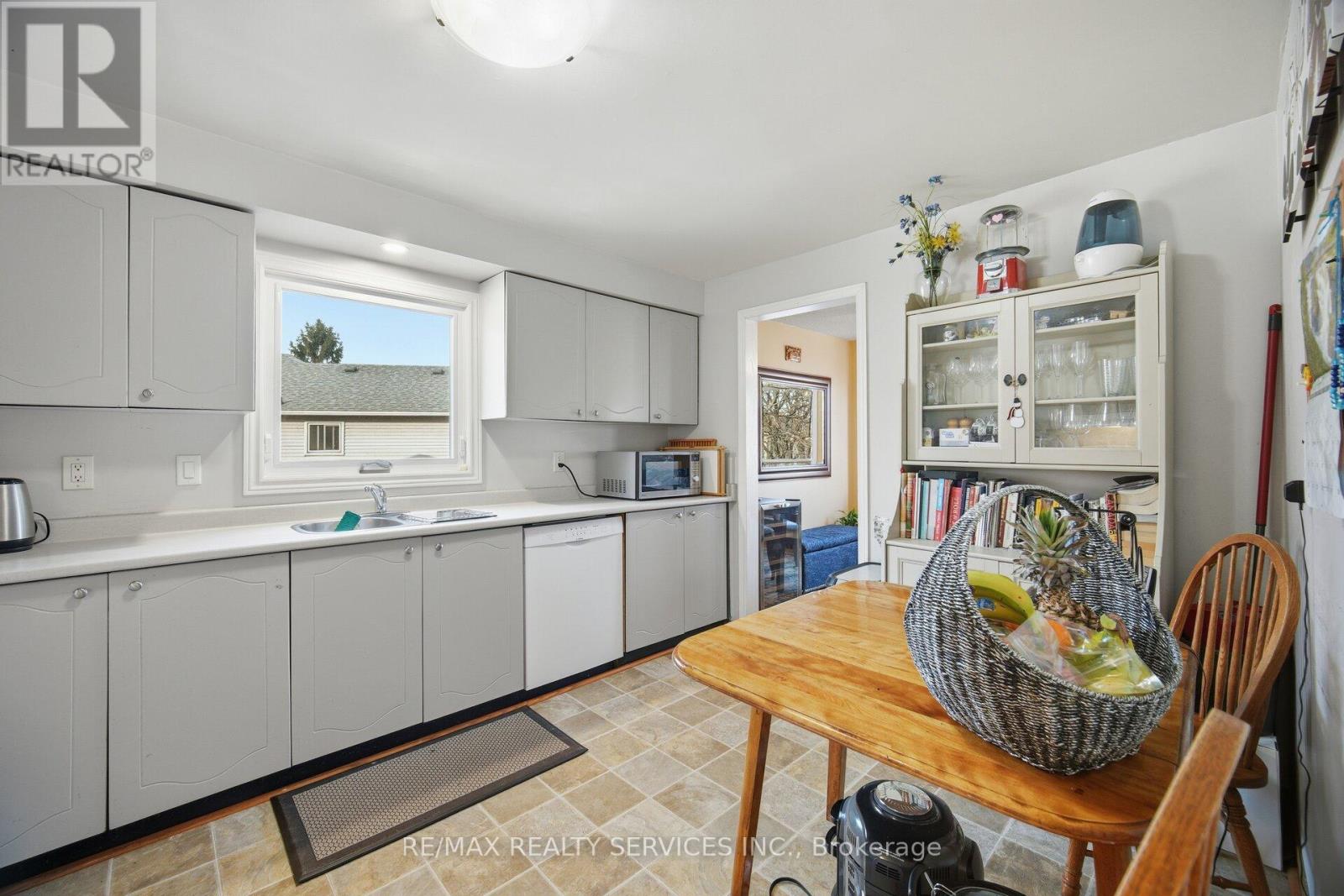 18 Myna Court, Brampton, Ontario  L6S 4H8 - Photo 17 - W12701224