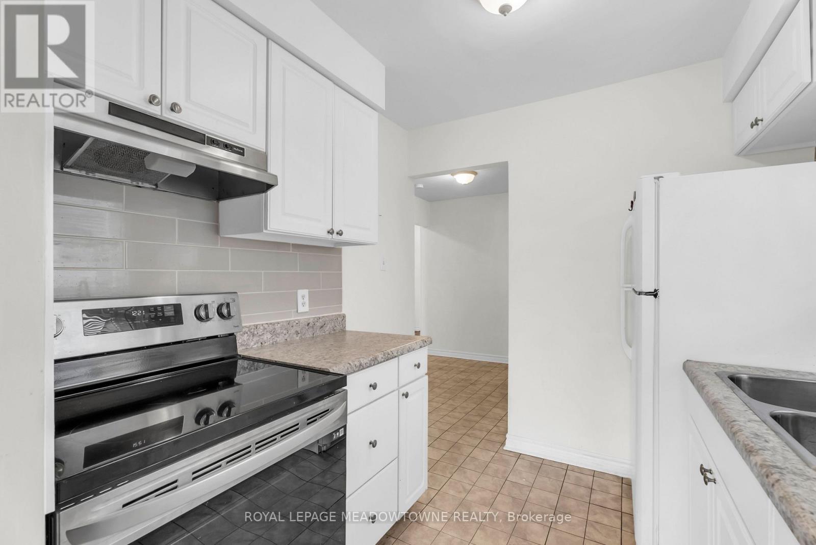 7734 Benavon Road, Mississauga, Ontario  L4T 3G3 - Photo 9 - W12701246