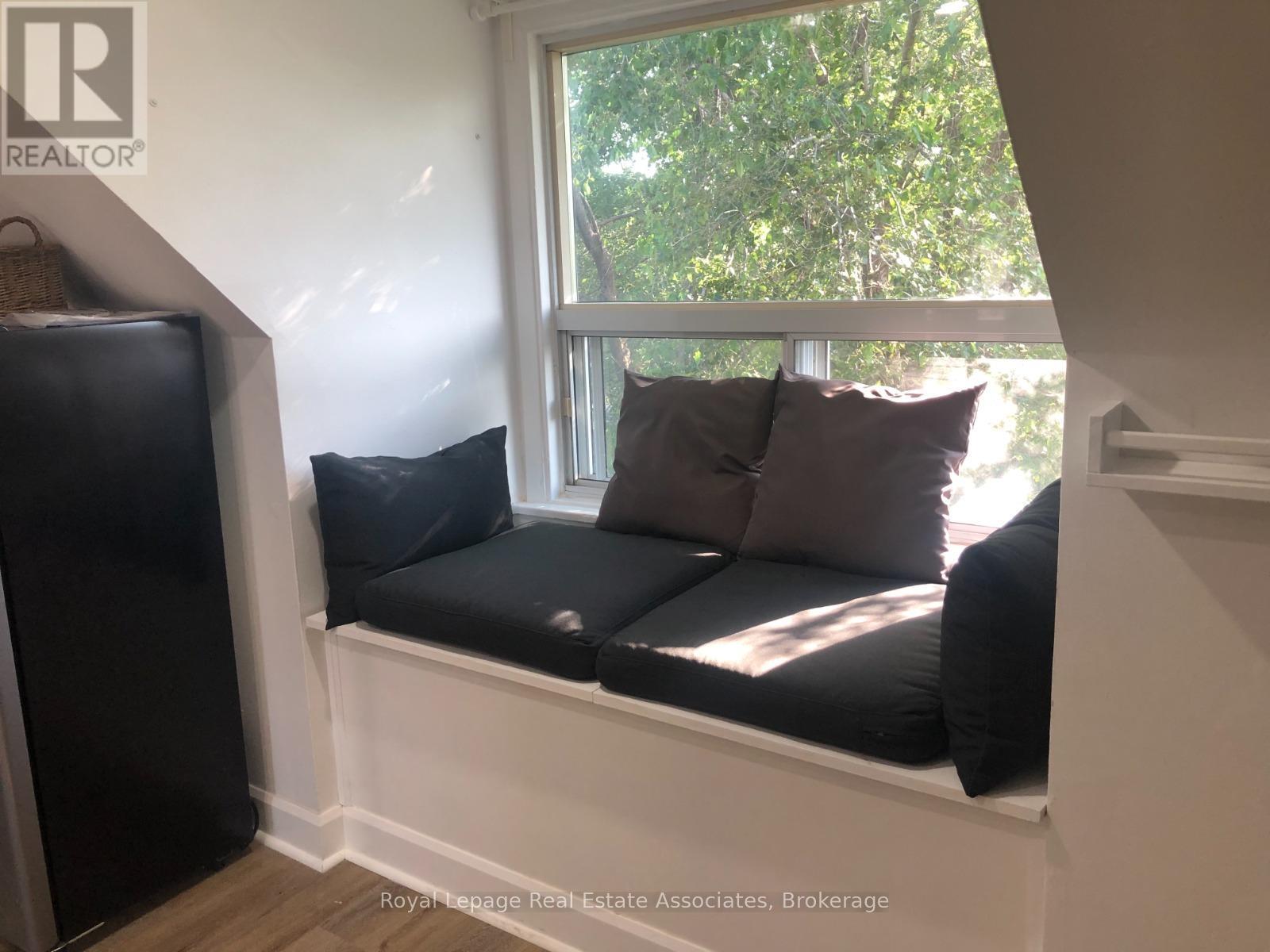 2283 Dundas Street W, Toronto, Ontario  M6R 1X6 - Photo 5 - W12701248