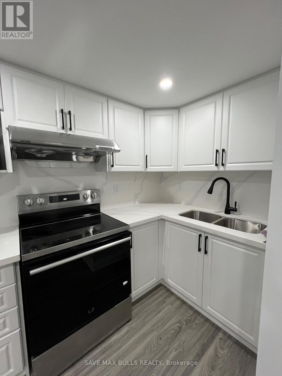 15 Golden Gate Drive, Brampton, Ontario  L6S 2K4 - Photo 10 - W12700124