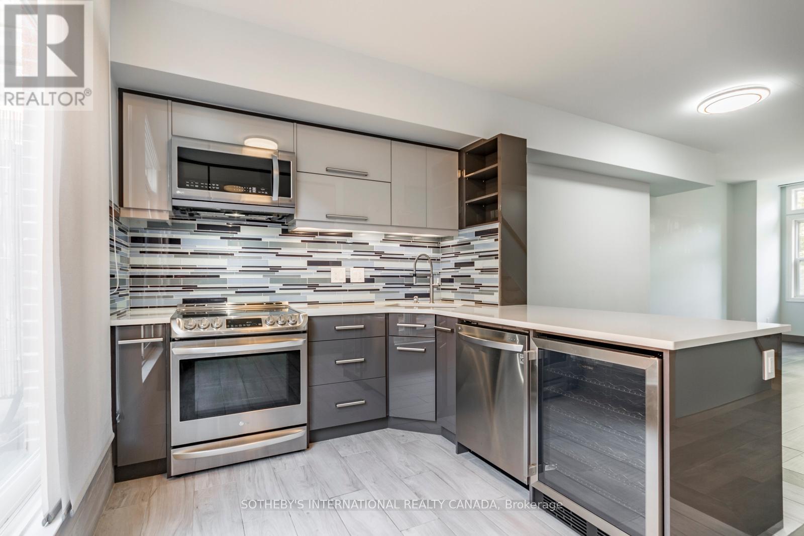 30 Michael Power Place, Toronto, Ontario  M9A 5G9 - Photo 16 - W12701306