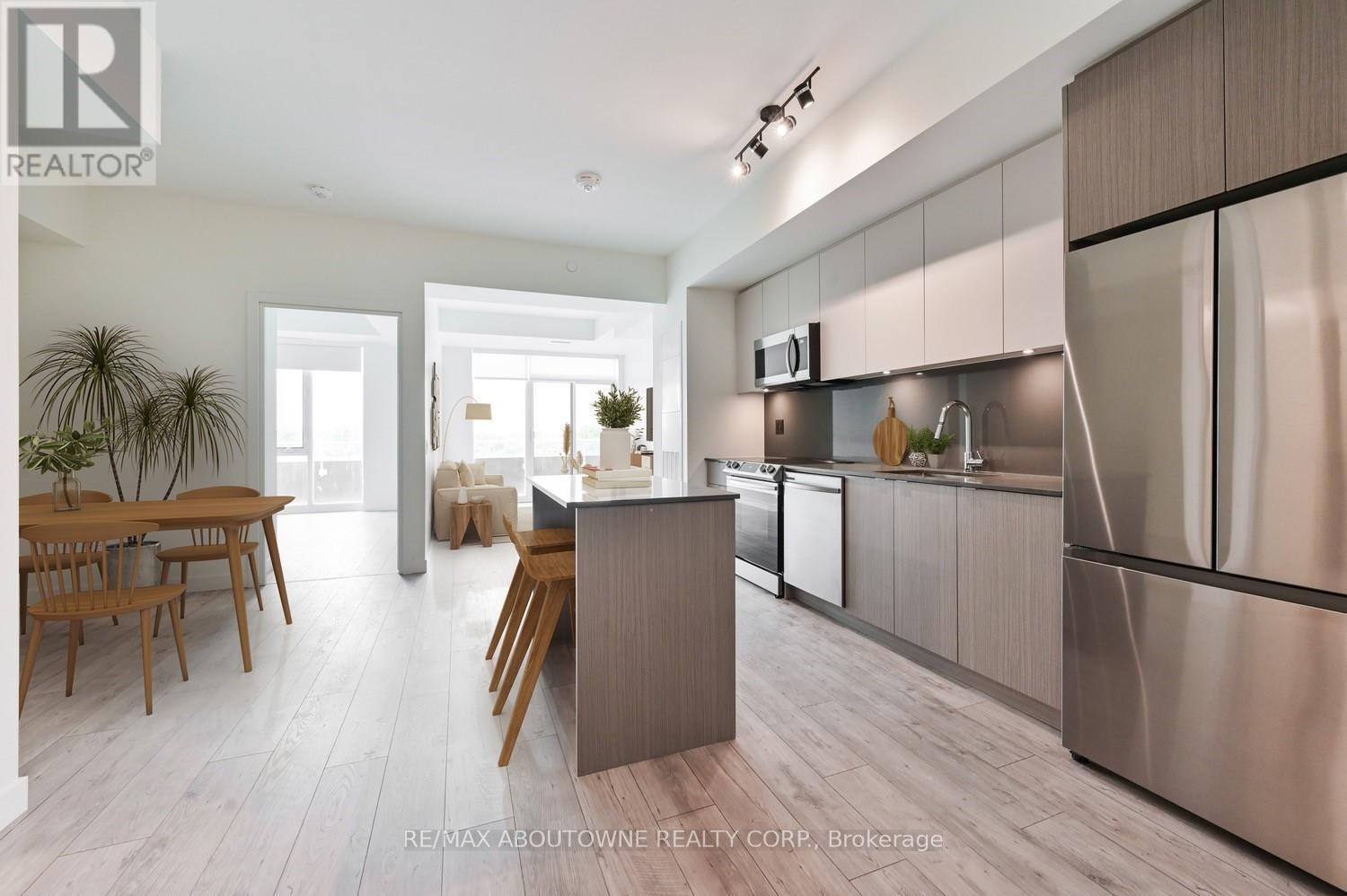 B0719 - 133 Bronte Road, Oakville, Ontario  L6L 3C1 - Photo 1 - W12701316