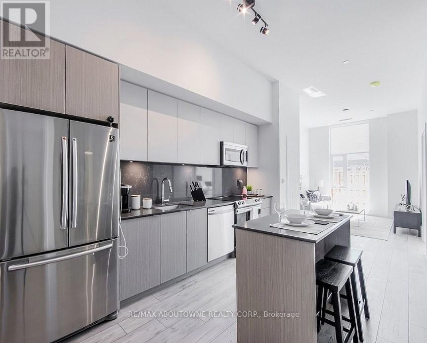 B0719 - 133 Bronte Road, Oakville, Ontario  L6L 3C1 - Photo 3 - W12701316