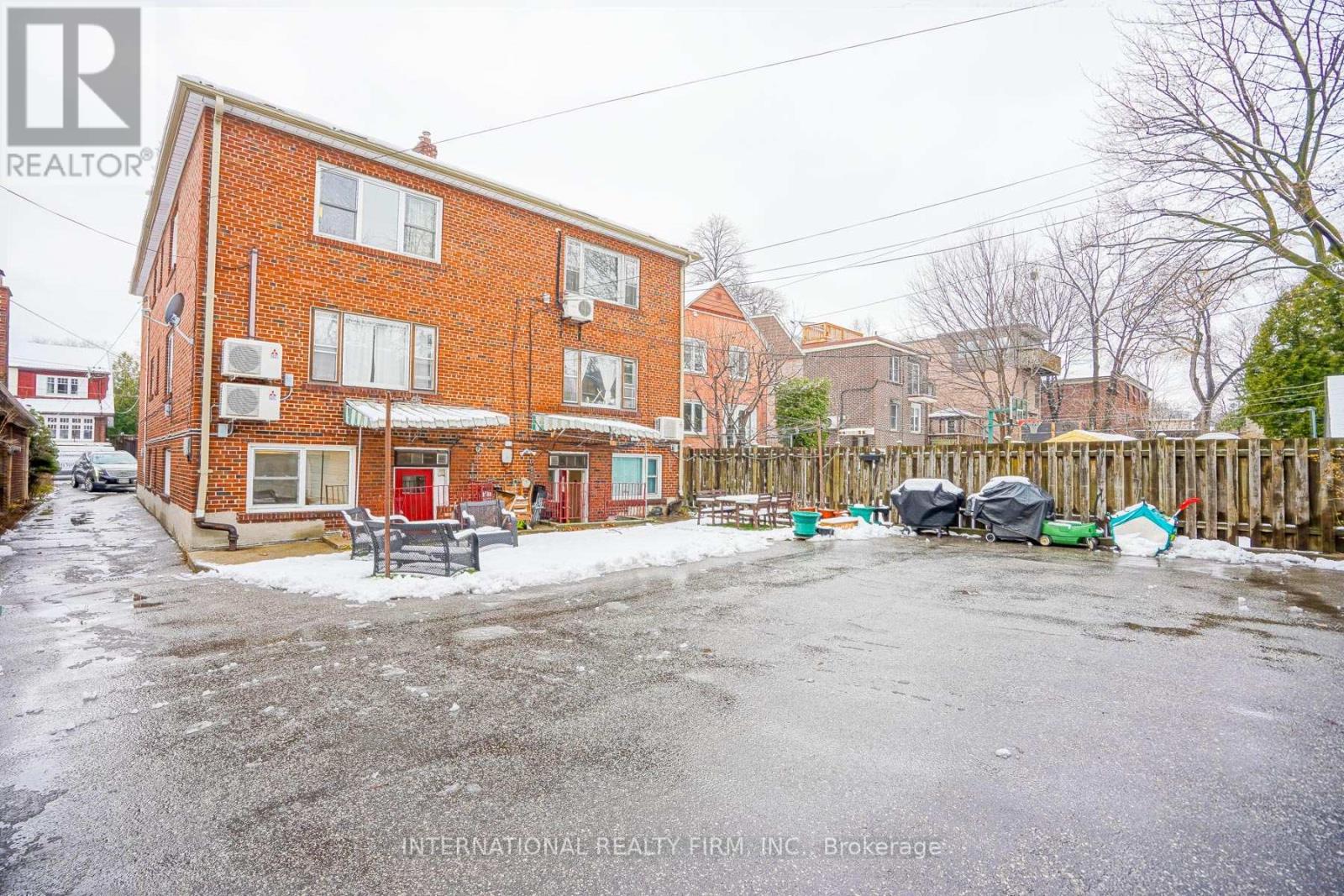 3 - 295 Indian Grove W, Toronto, Ontario  M6P 2H6 - Photo 18 - W12701326