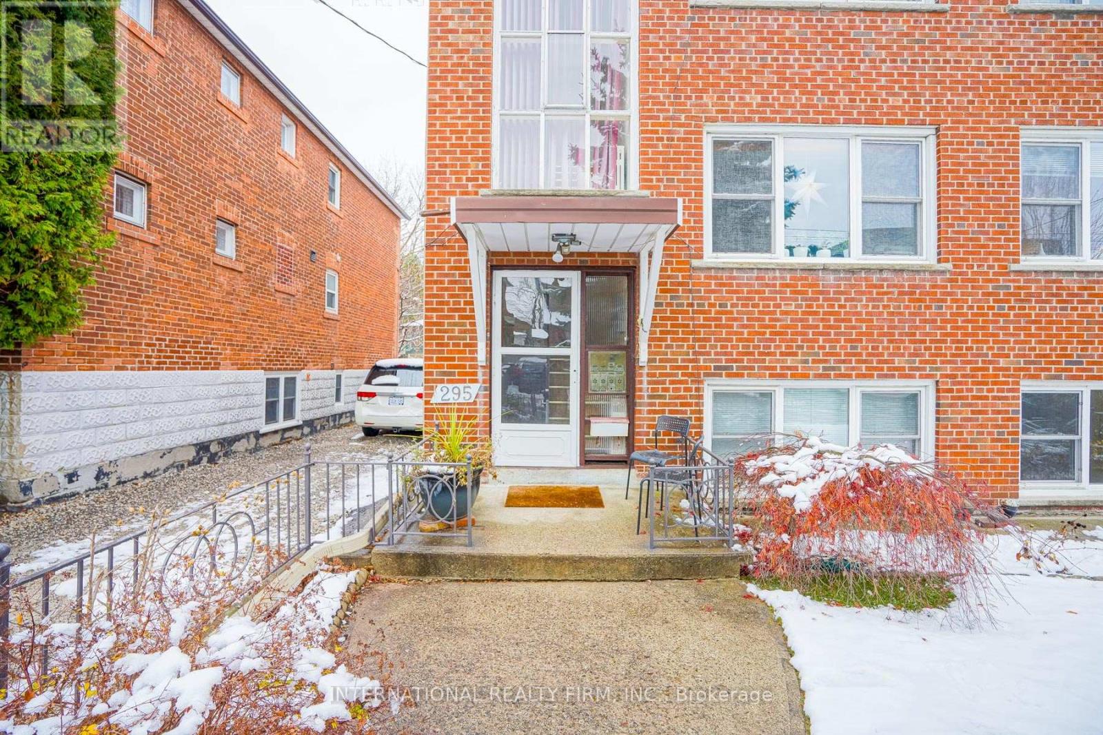 3 - 295 Indian Grove W, Toronto, Ontario  M6P 2H6 - Photo 3 - W12701326