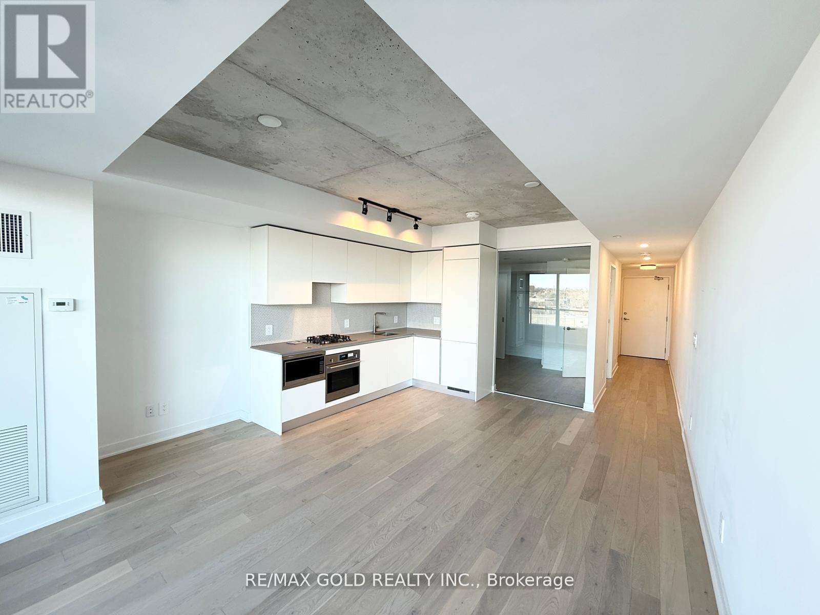 515 - 2720 Dundas Street W, Toronto, Ontario  M6P 0C3 - Photo 2 - W12701328