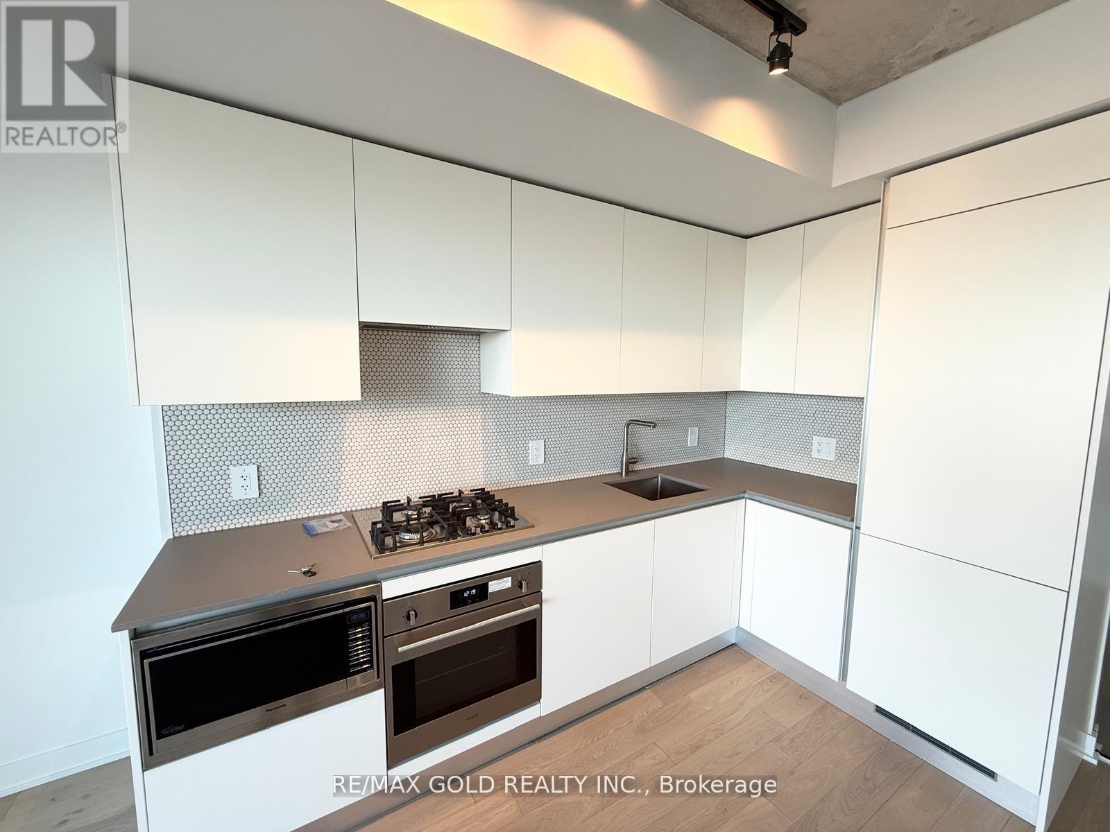 515 - 2720 Dundas Street W, Toronto, Ontario  M6P 0C3 - Photo 3 - W12701328