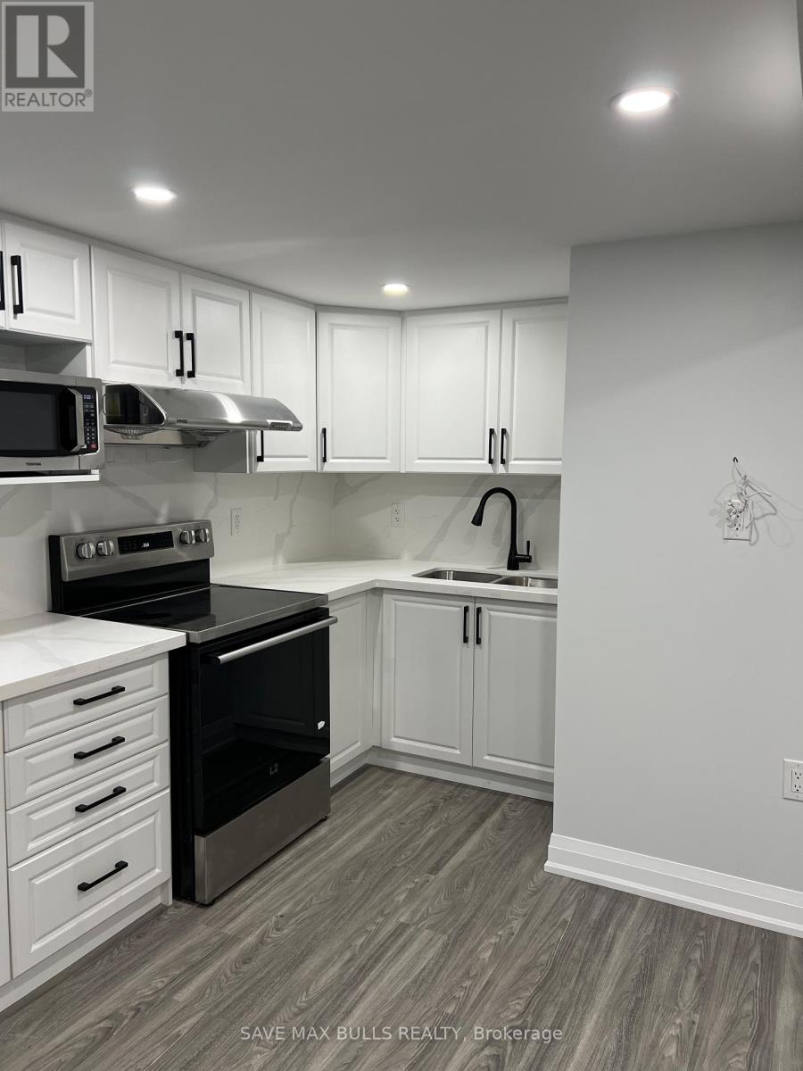 15 Golden Gate Drive, Brampton, Ontario  L6S 2K4 - Photo 8 - W12700124