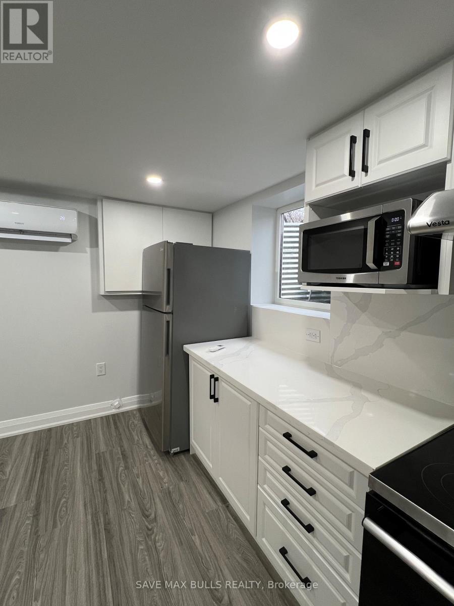 15 Golden Gate Drive, Brampton, Ontario  L6S 2K4 - Photo 11 - W12700124