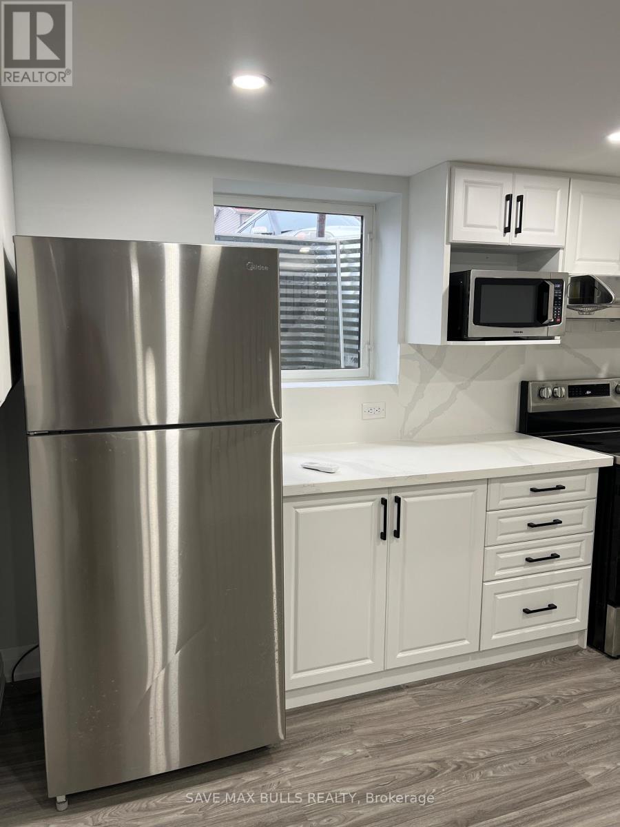 15 Golden Gate Drive, Brampton, Ontario  L6S 2K4 - Photo 9 - W12700124