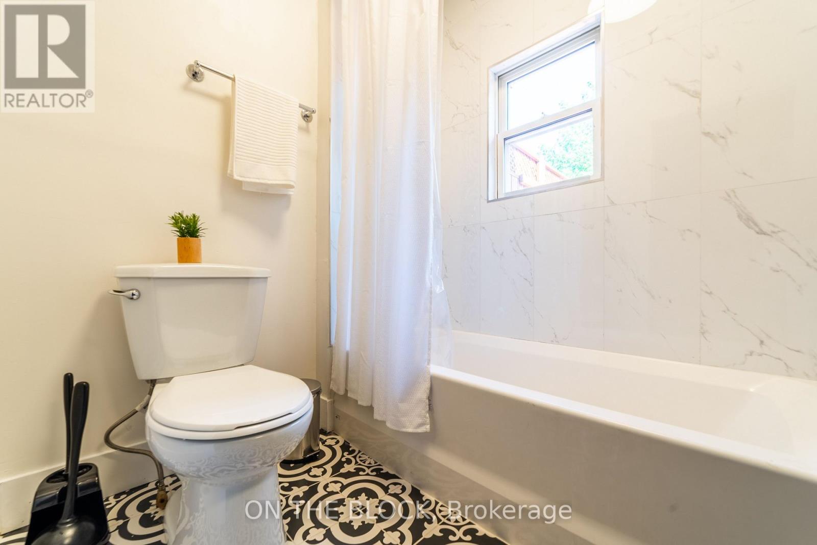 19 Century Street, Hamilton, Ontario  L8L 1V7 - Photo 21 - X12701214