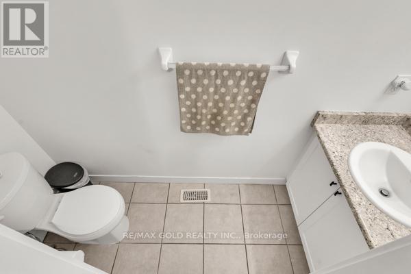 75 Pony Way, Kitchener, Ontario  N2R 0R8 - Photo 11 - X12701256