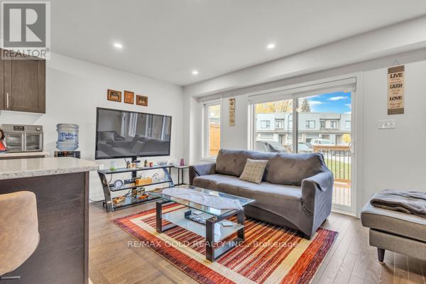 75 Pony Way, Kitchener, Ontario  N2R 0R8 - Photo 3 - X12701256