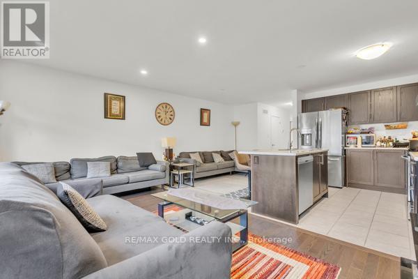 75 Pony Way, Kitchener, Ontario  N2R 0R8 - Photo 5 - X12701256