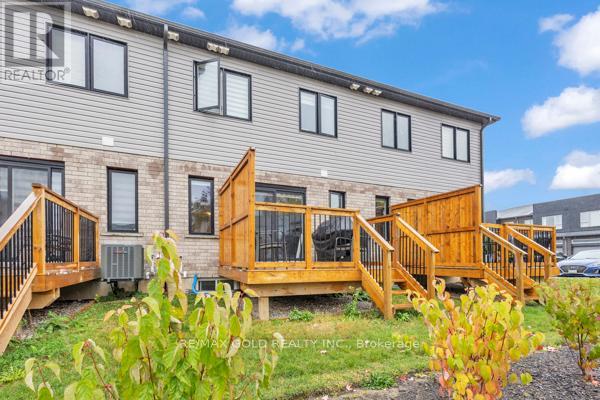 75 Pony Way, Kitchener, Ontario  N2R 0R8 - Photo 7 - X12701256