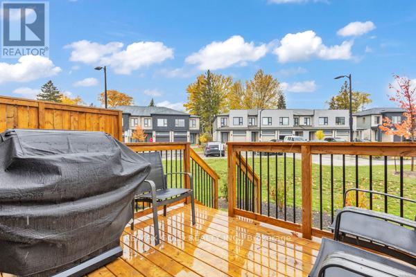 75 Pony Way, Kitchener, Ontario  N2R 0R8 - Photo 9 - X12701256