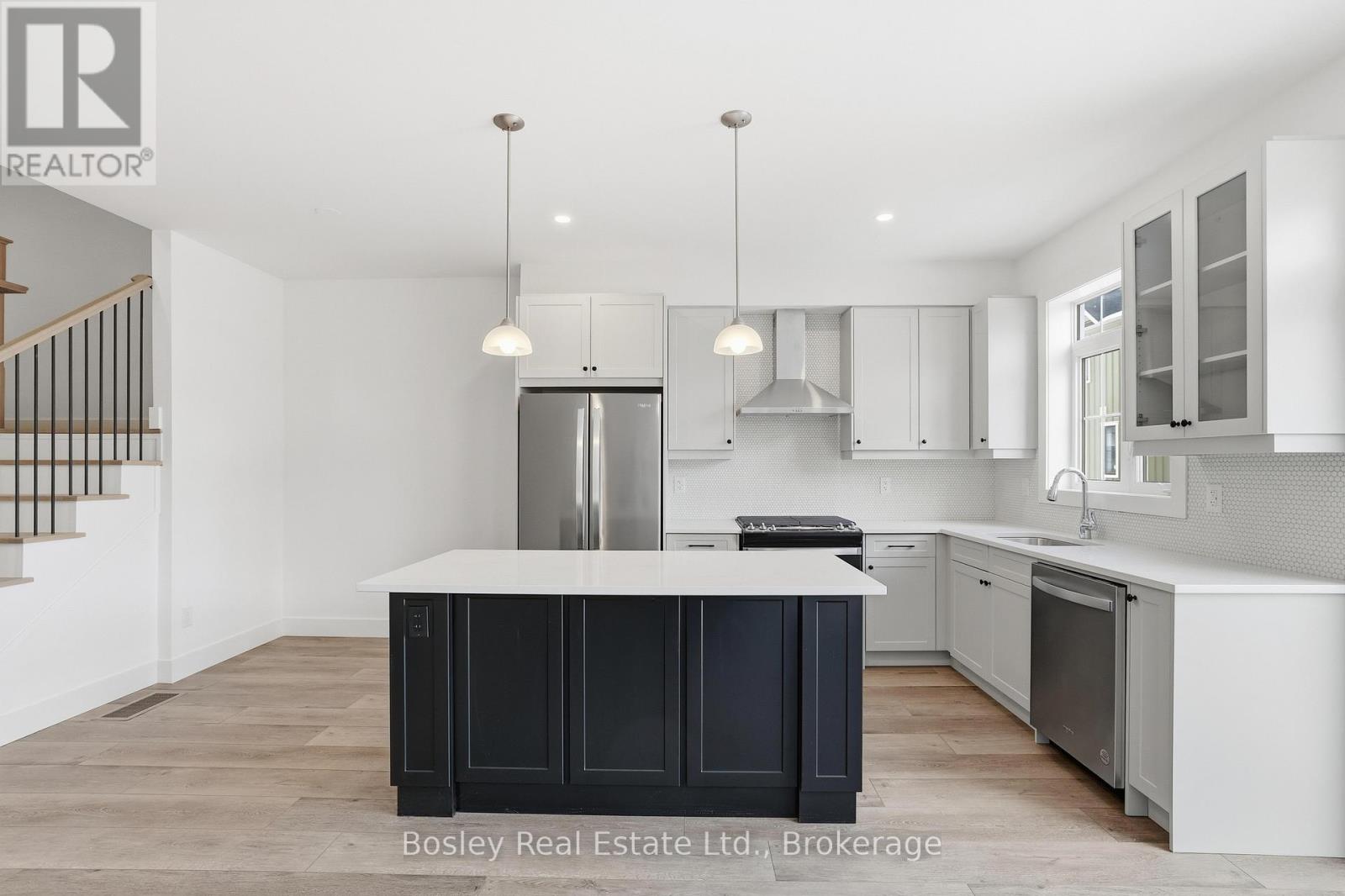 130 White Oak Crescent, Blue Mountains, Ontario  L9Y 5T5 - Photo 6 - X12701342