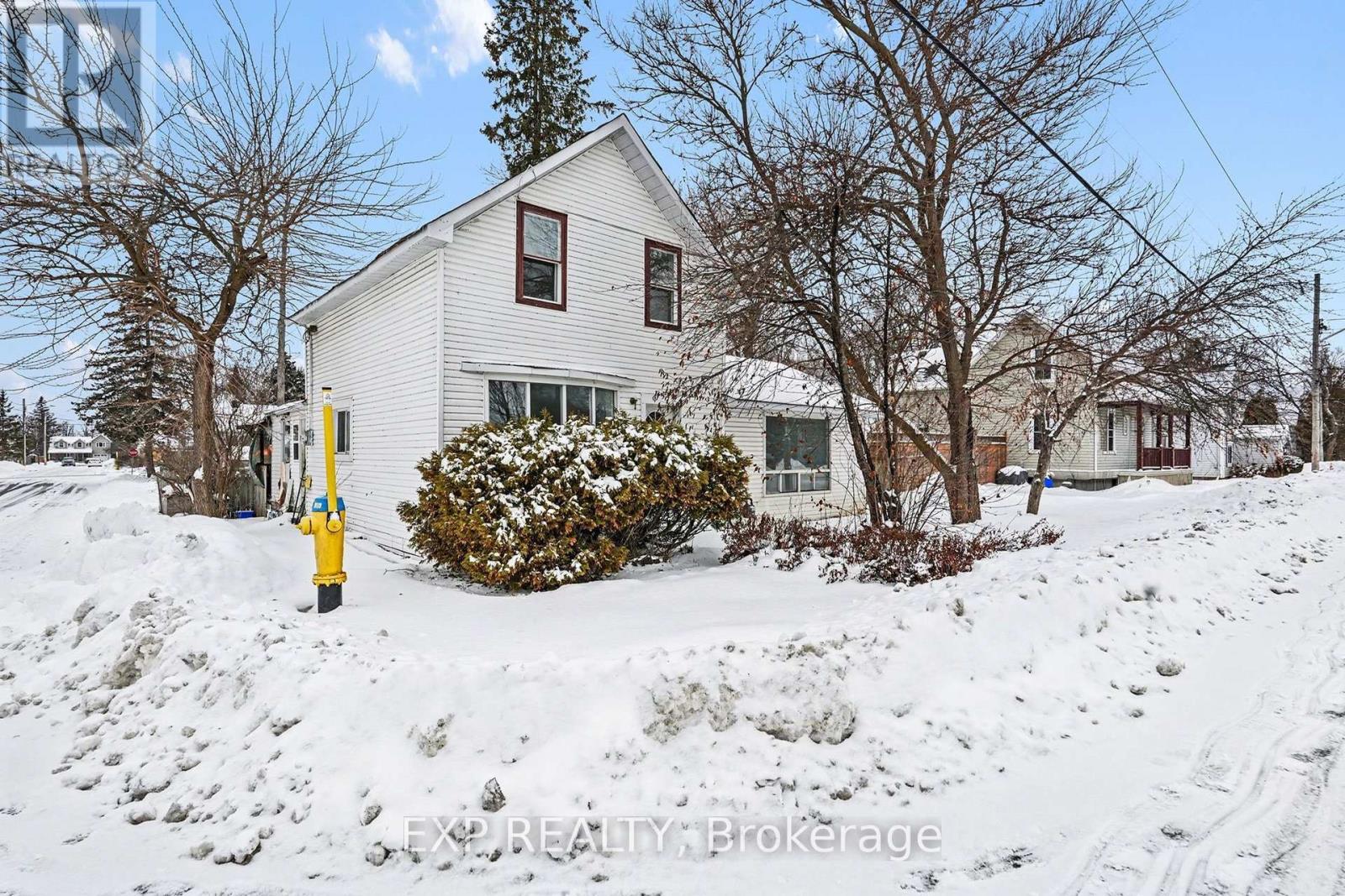 294 Moffatt Street, Carleton Place, Ontario  K7C 3L4 - Photo 2 - X12701372