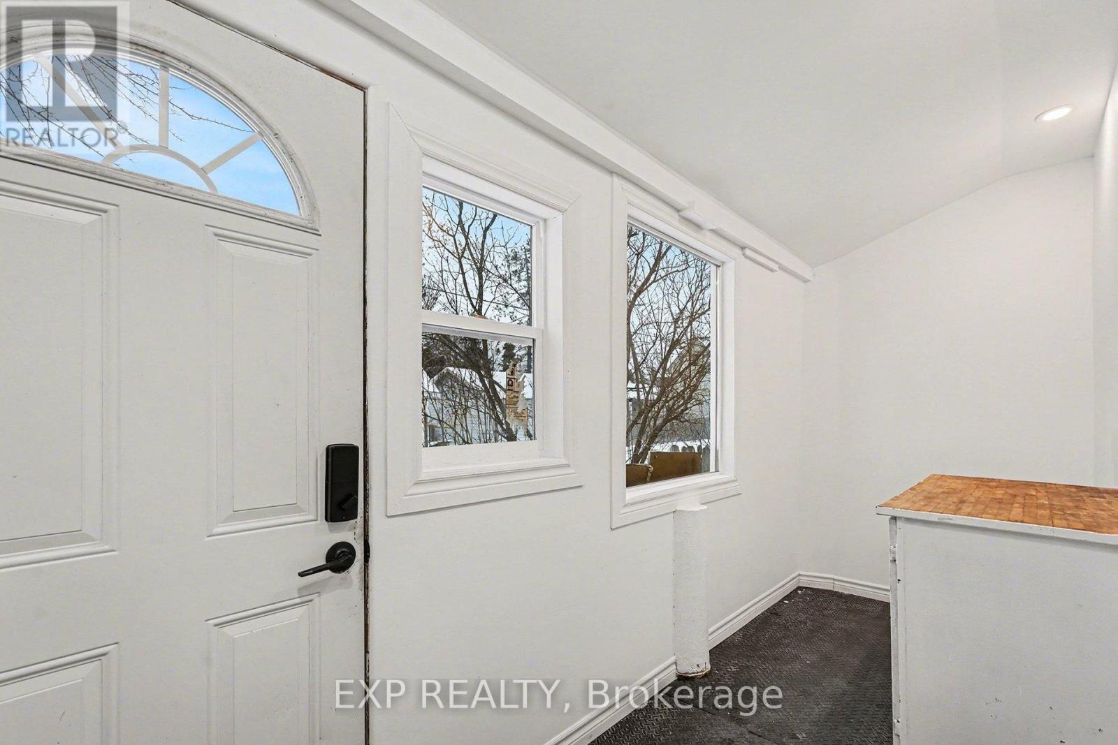 294 Moffatt Street, Carleton Place, Ontario  K7C 3L4 - Photo 3 - X12701372