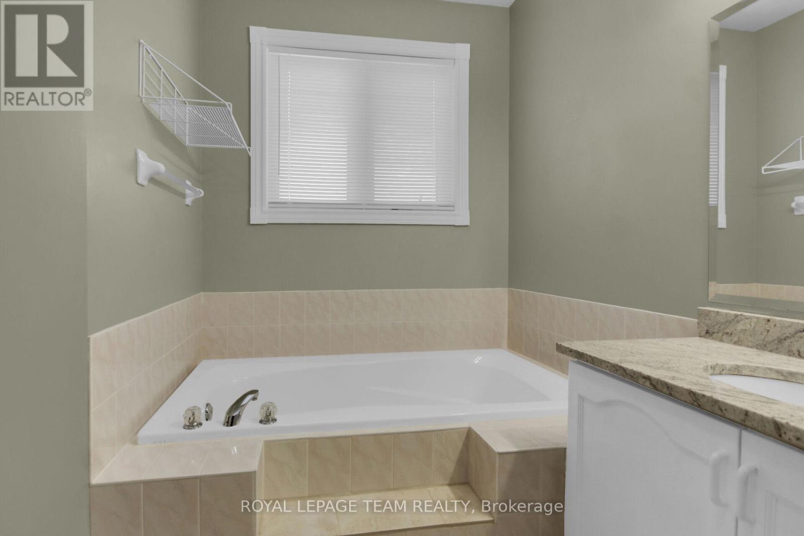 36 Sable Run Drive, Ottawa, Ontario  K2S 1W8 - Photo 32 - X12701396