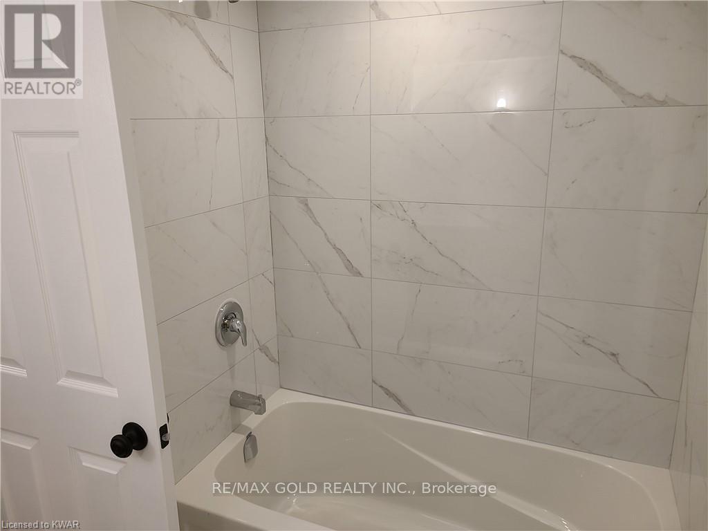 75 Pepperwood Crescent, Kitchener, Ontario  N2A 2R4 - Photo 13 - X12700886