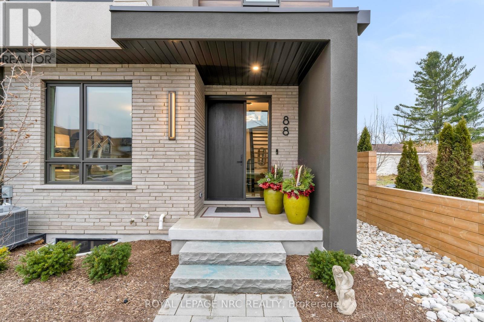 88 Moody Street, Pelham, Ontario  L3E 0B3 - Photo 3 - X12701346