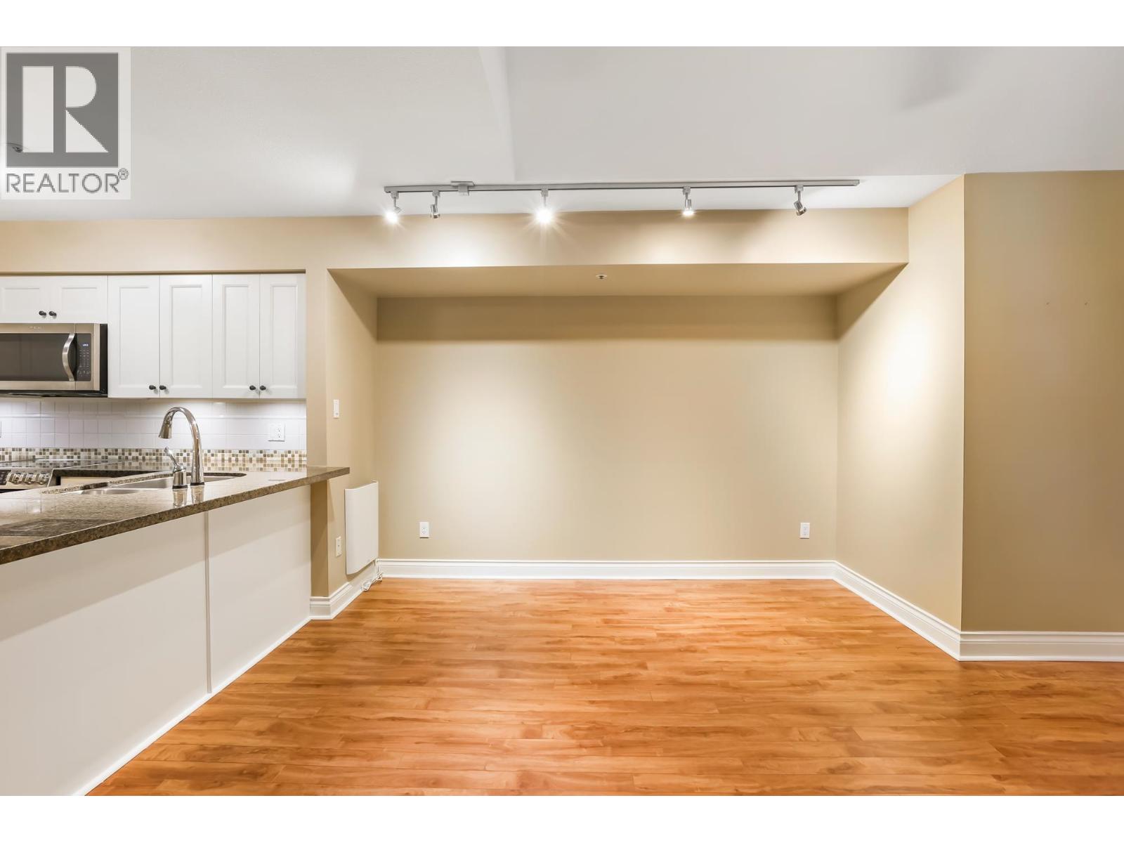 303 180 Ravine Drive, Port Moody, British Columbia  V3H 4Z3 - Photo 9 - R3080039