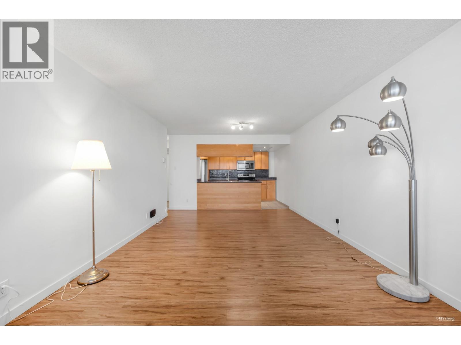 2402 9521 Cardston Court, Burnaby, British Columbia  V3N 4R8 - Photo 3 - R3080061