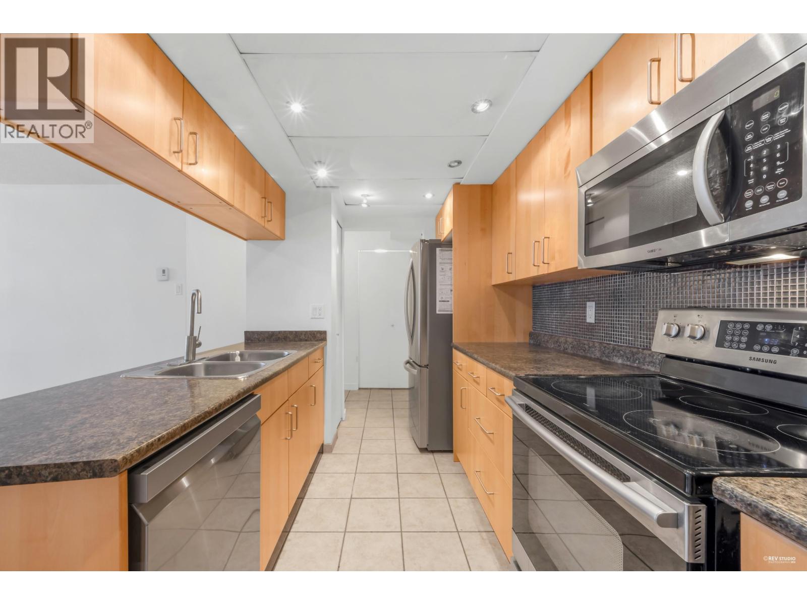 2402 9521 Cardston Court, Burnaby, British Columbia  V3N 4R8 - Photo 6 - R3080061