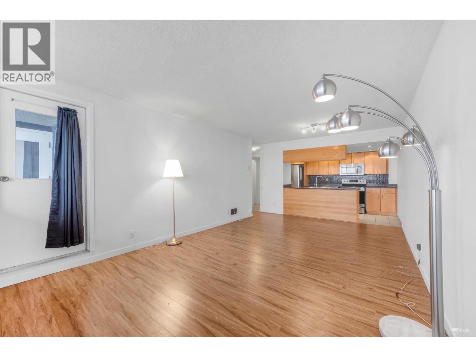 2402 9521 Cardston Court, Burnaby, British Columbia  V3N 4R8 - Photo 9 - R3080061