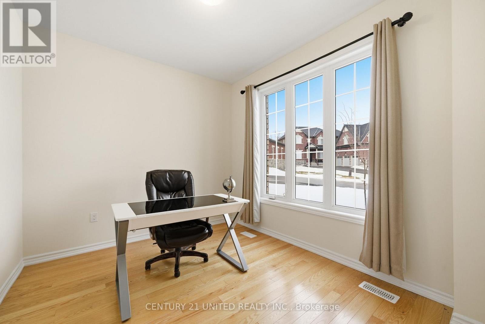 4 Golden Meadows Drive, Otonabee-South Monaghan, Ontario  K9J 0K6 - Photo 7 - X12701348