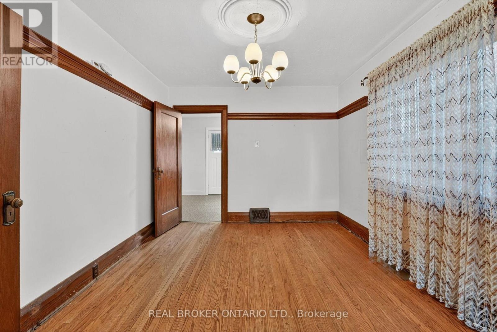 648 Willard Avenue, Toronto, Ontario  M6S 3S4 - Photo 9 - W12682330