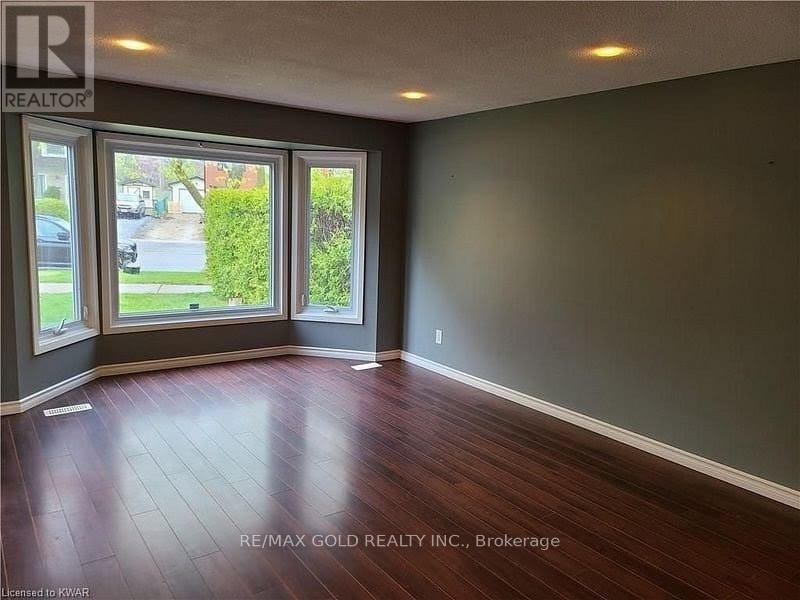 Upper Level - 75 Pepperwood Crescent, Kitchener, Ontario  N2A 2R4 - Photo 4 - X12701322