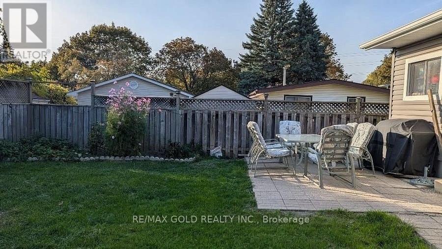 Upper Level - 75 Pepperwood Crescent, Kitchener, Ontario  N2A 2R4 - Photo 17 - X12701322